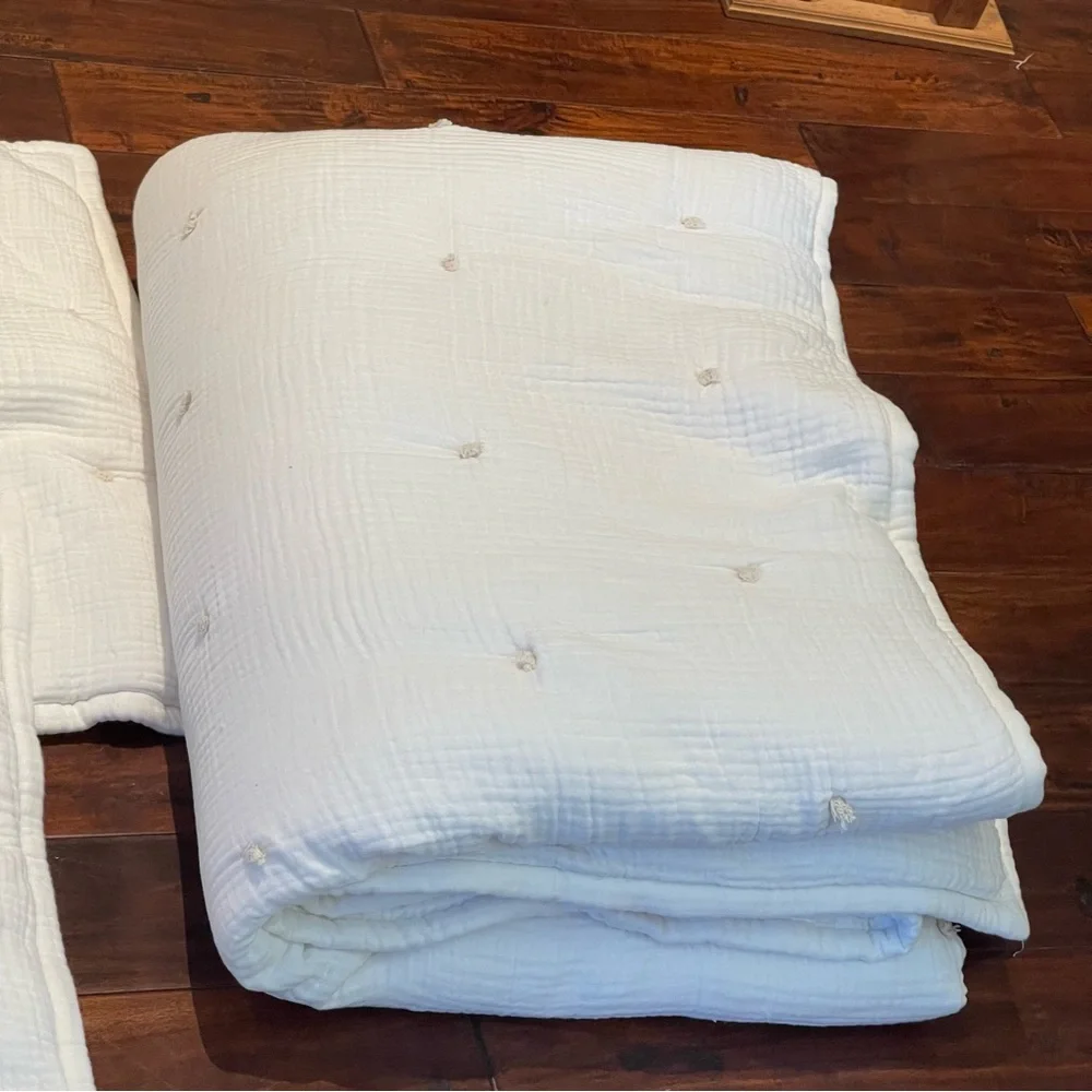West Elm gauze comforter & shams f-Q